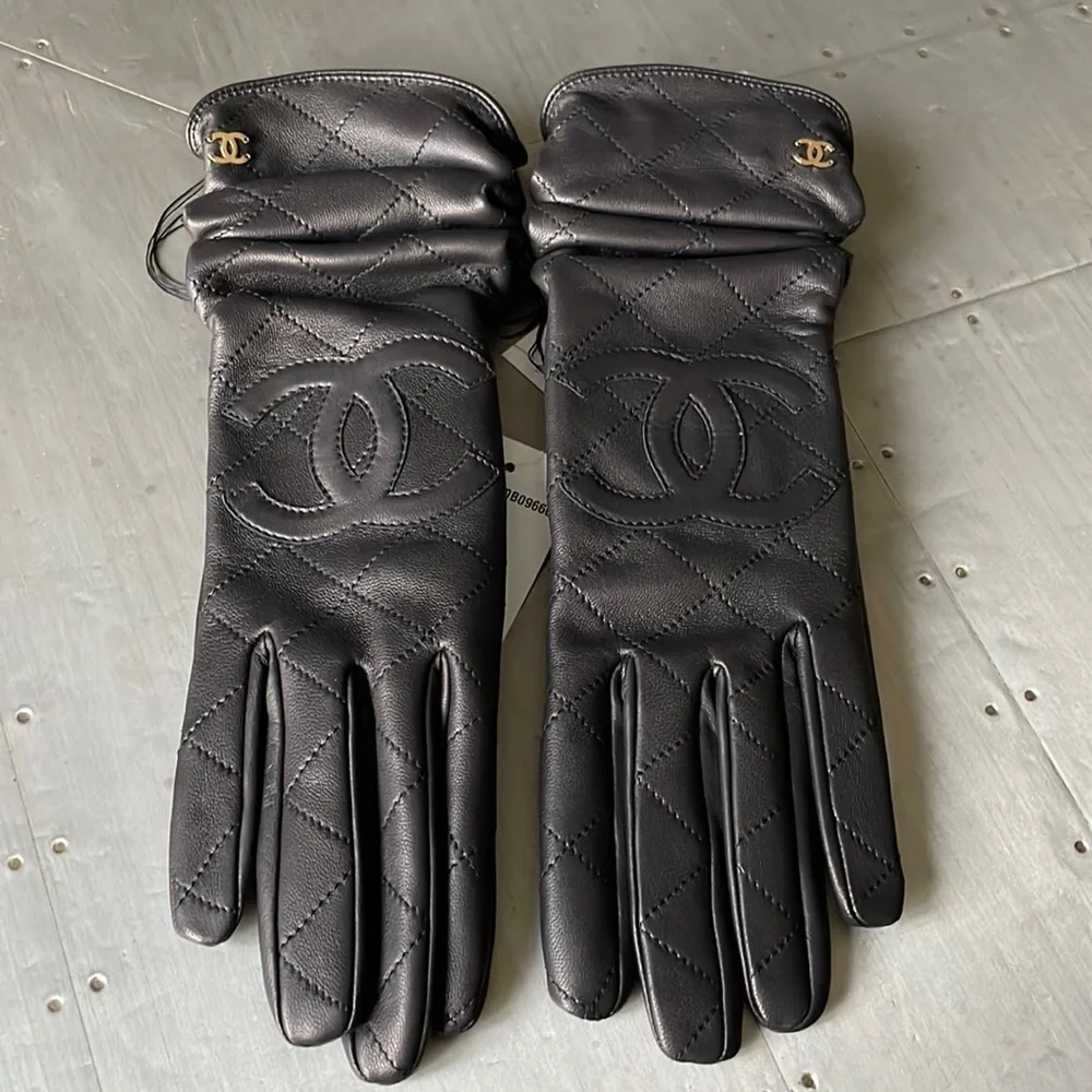 Chanel black leather classic gold logo quilted gloves winter sz 7.5